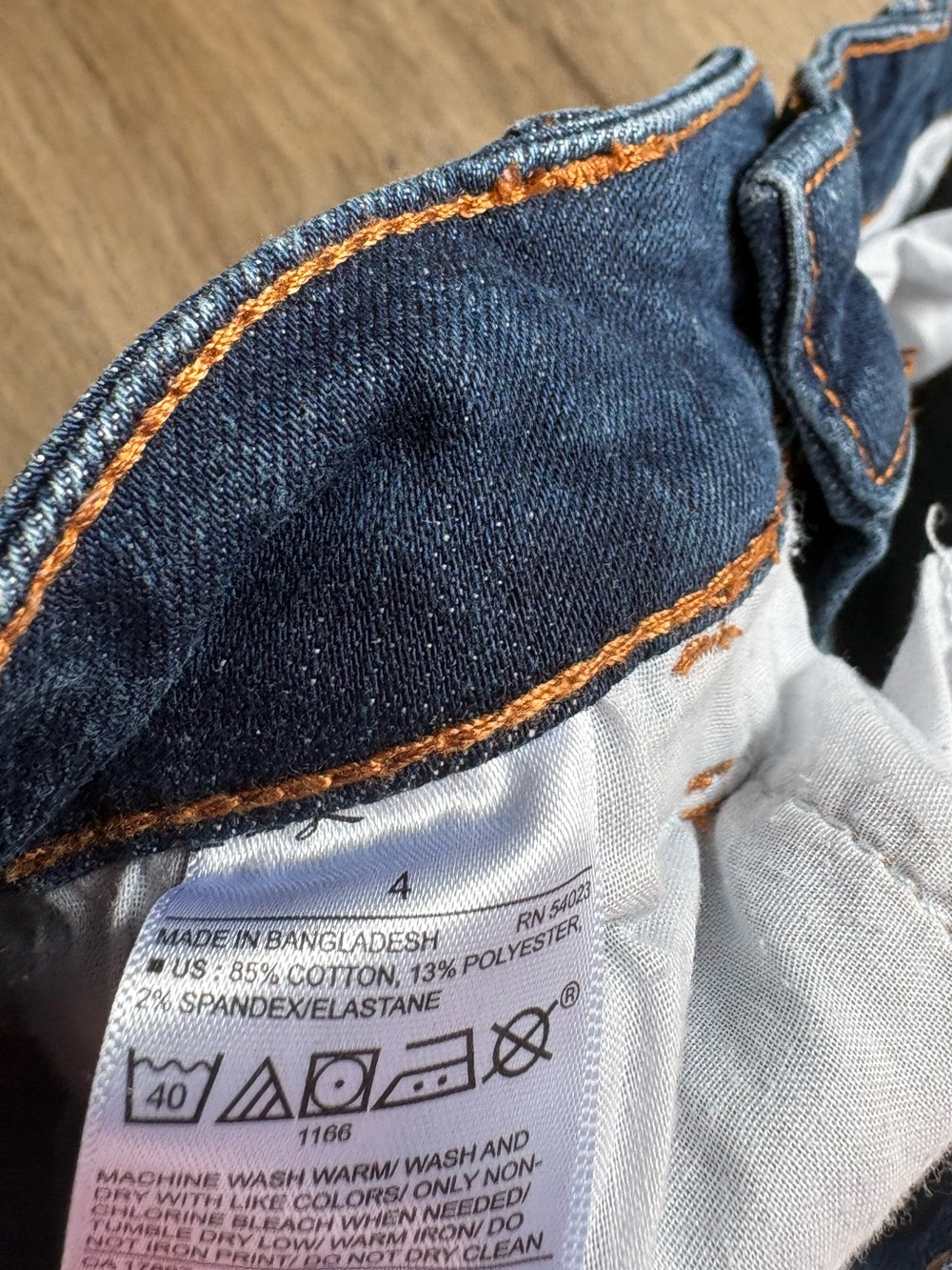 Old Navy Rockstar Super Skinny Jeans - Picture 3 of 4